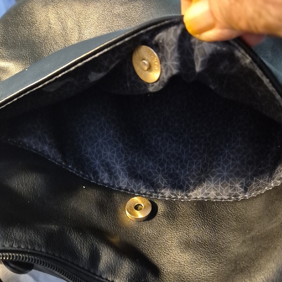 Elegant Black Shoulder Bag with lots of pockets - Picture 16 of 16